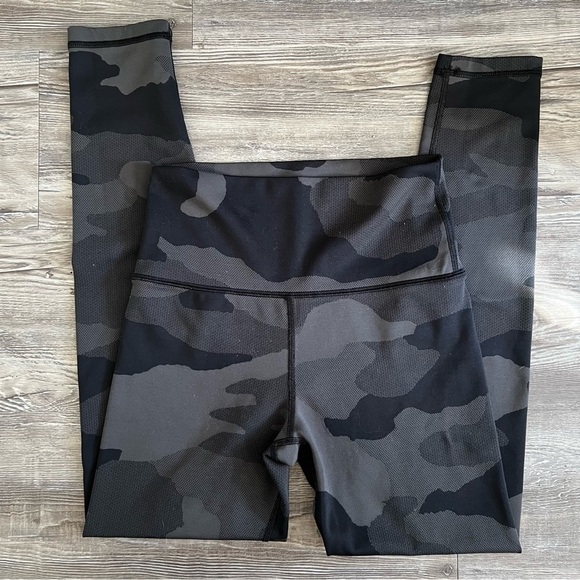 Offline by Aerie Black Camo High Waist Legging - Picture 4 of 5